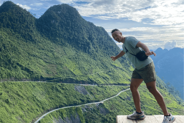 take photos in canty pass ha giang with limited mobility