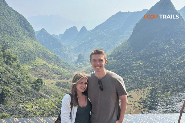 take photos in ma pi leng skywalk with looptrails ha giang adventure