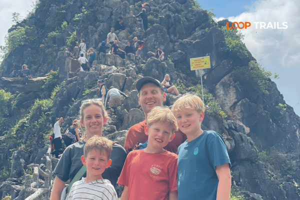 take photos in ma pi leng skywalk with looptrails