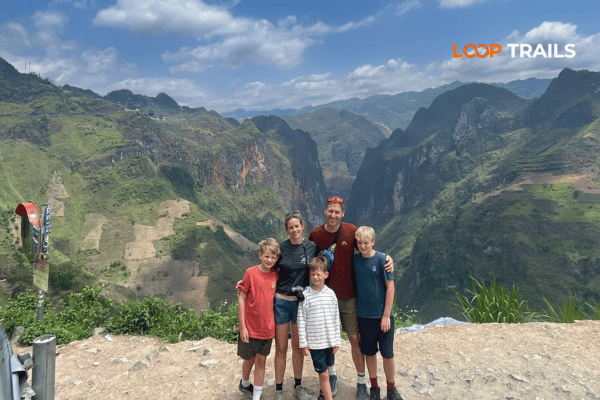 take photos in nho que river and tu san canyon viewpoint ha giang cao bang loop tour