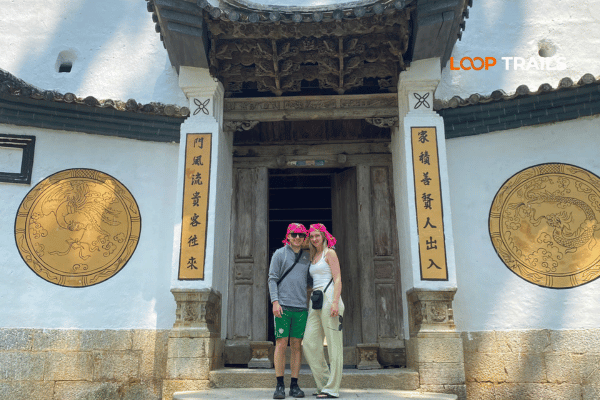 take photos in vuong's king gate palace