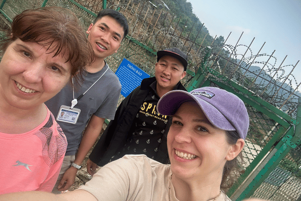 tourist and tour guide in china border