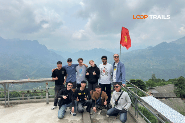 tourist of looptrails in quan ba