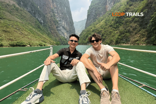 tourist of looptrails on nho que river boat trip