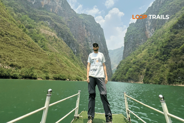 tourist of looptrails on nho que river boat trip