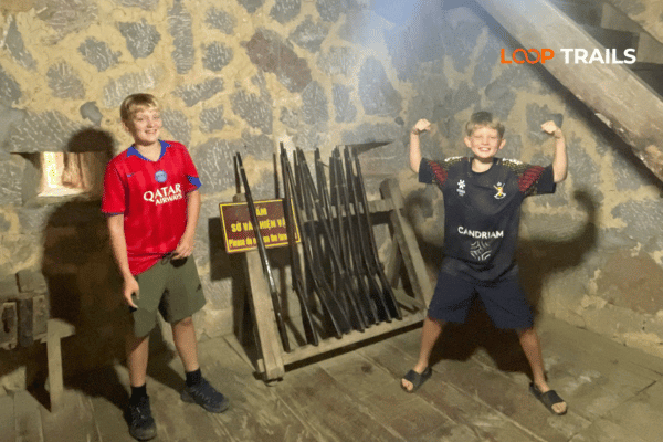 tourist of looptrails visited the hmong vuong's king