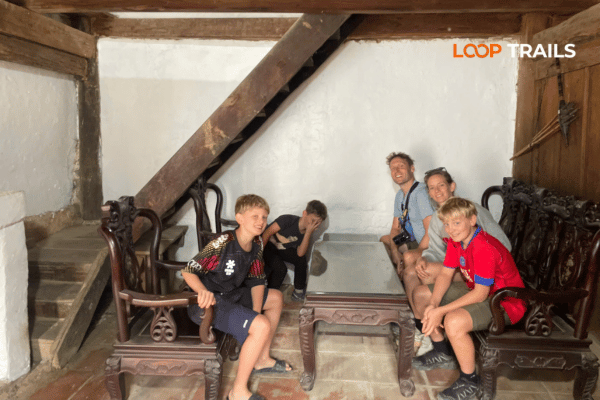 tourist of looptrails visited the hmong vuong's king