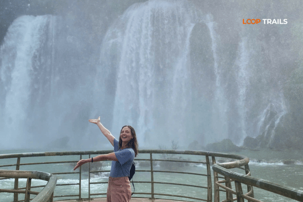 tourist visited Ban Gioc waterfall in cao bang