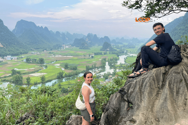 tourists in pi pha, ngoc con viewpoint in cao bang