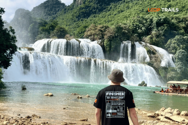 tourists of looptrails in ban gico waterfall in cao bang