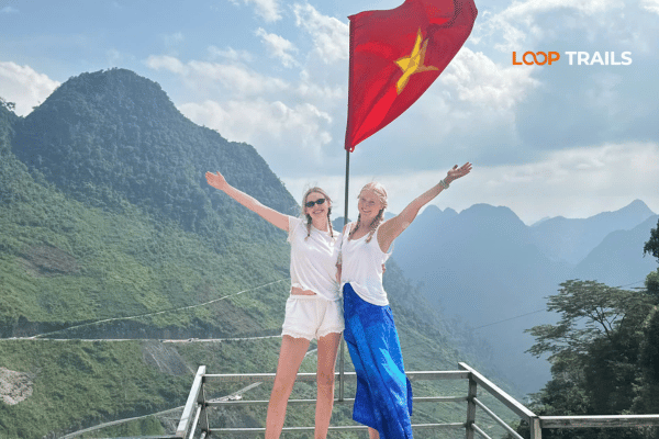 tourists of looptrails in can ty pass