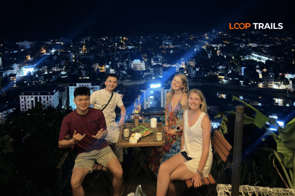 tourists of looptrails in coffee nui cam at night