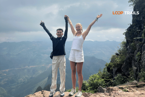tourists of looptrails in death-cliff