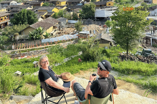 tourists of looptrails in lo lo chai village