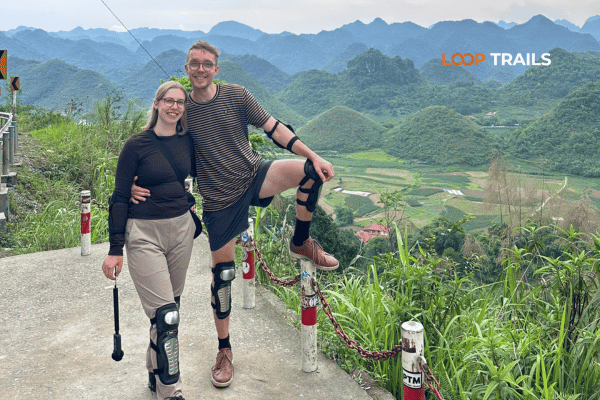 tourists of looptrails in quan ba twin mountains