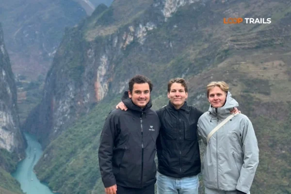 3 man take photo with tu san canyon