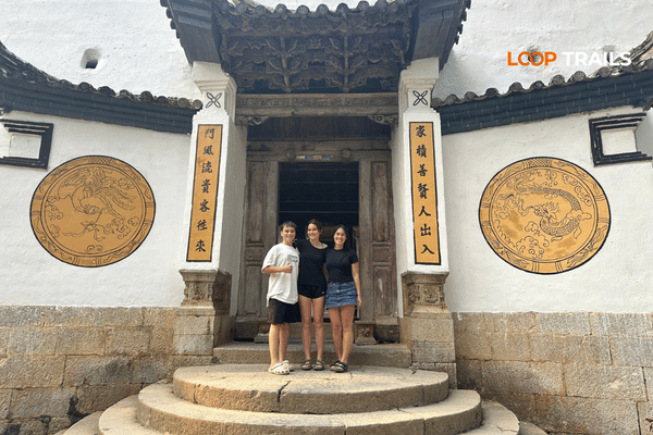 visit hmong vuong's king palace in ha giang (2)