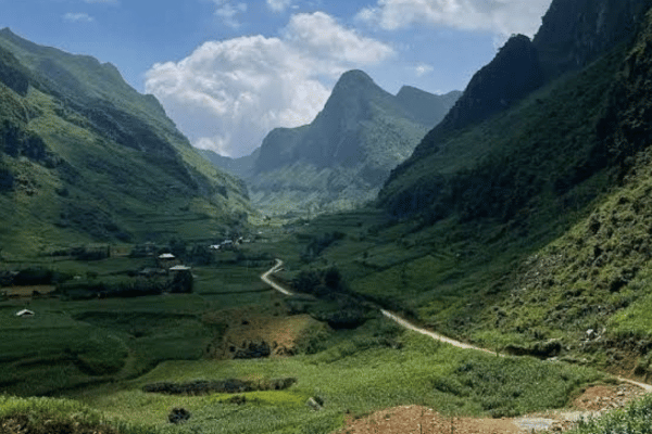 xuan truong valley in cao bang province
