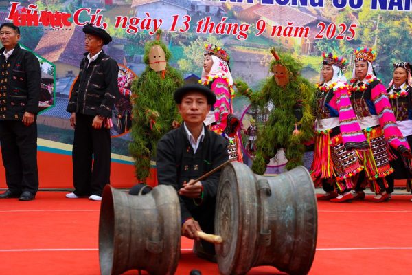 Lo Lo bronze drum traditional ceremony Ha Giang ethnic minority culture